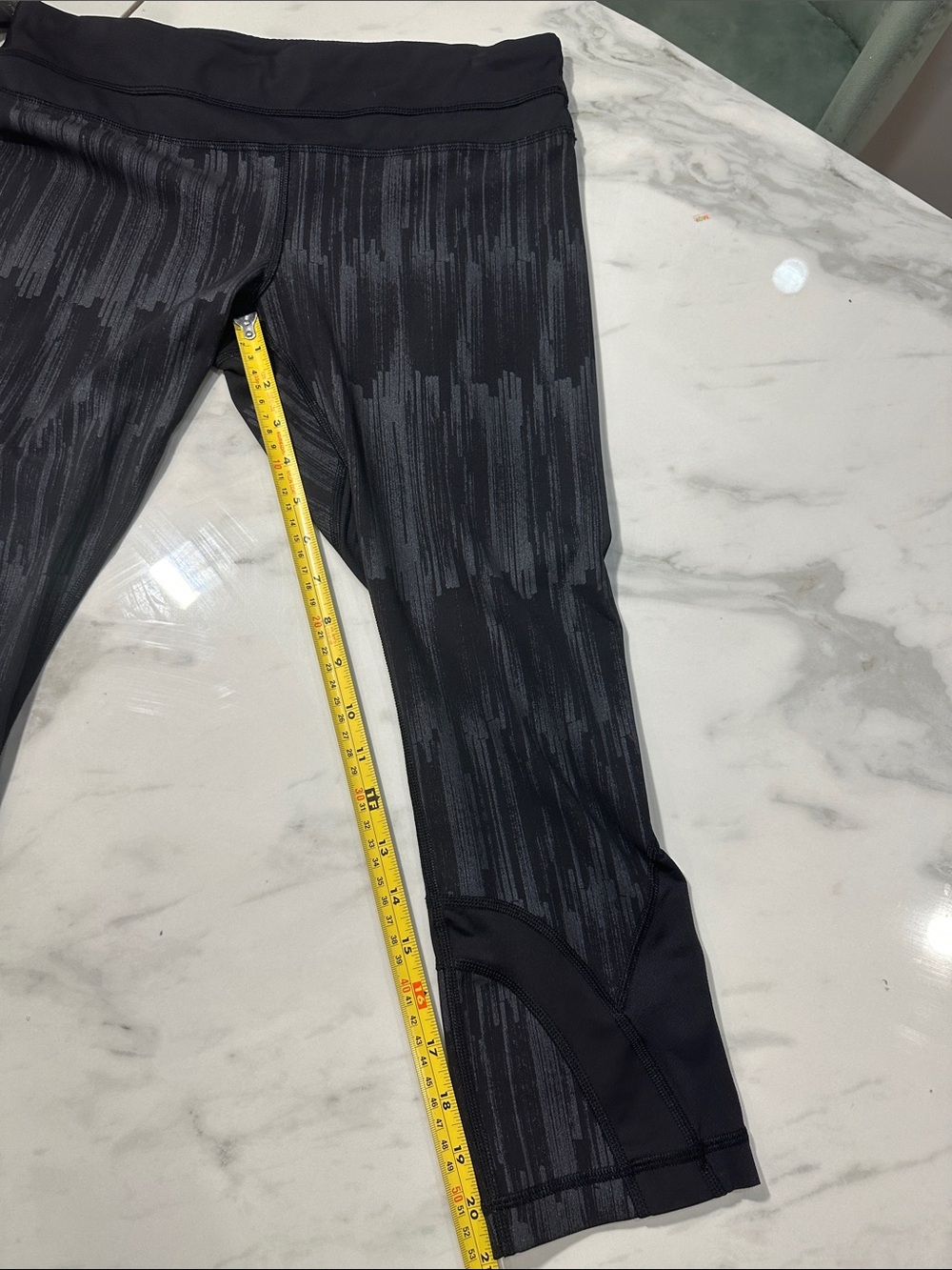 LULULEMON Run Inspire Crop II Black Grey Gray Mesh Capri Leggings Yoga Size 8 - Picture 16 of 16